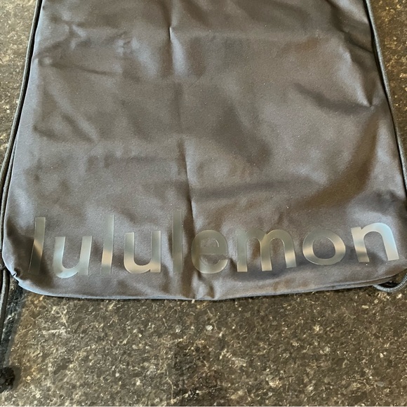 New Lululemon Lightweight Gym Sack 13L, Black String Backpack, Small Bag, Tote - Picture 15 of 15